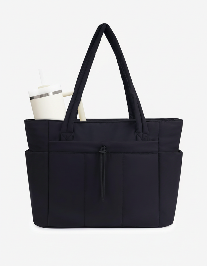Resevänlig PuffBag damväska med inbyggd mugghållare. Optimal organisering för smidig resa.