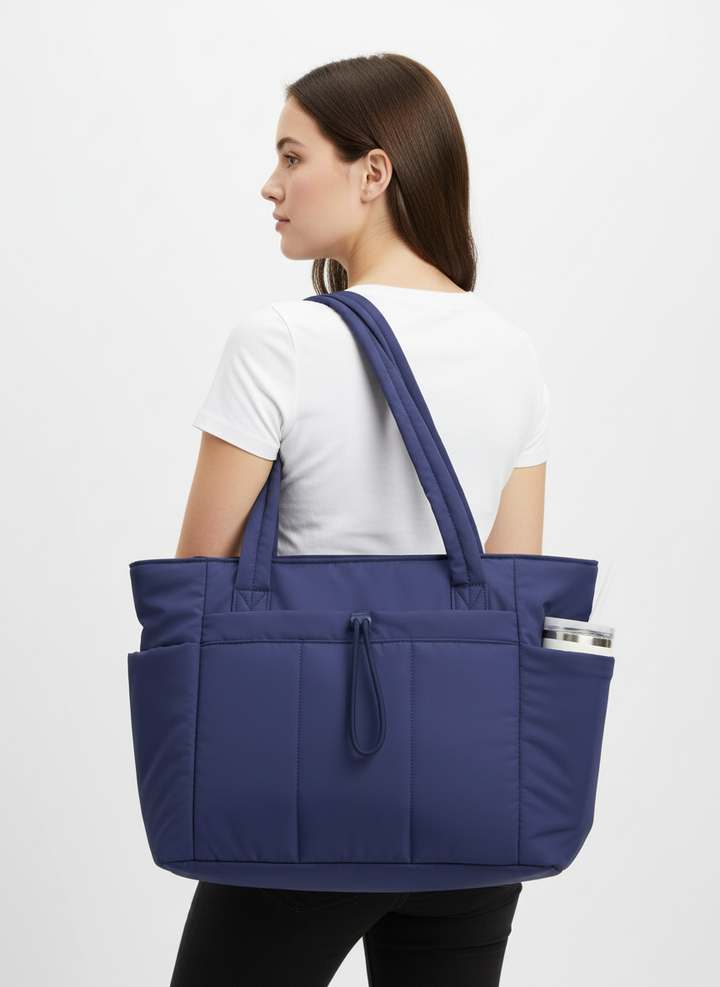 Smart PuffBag axelväska för kvinnor med inbyggd mugghållare. Mångsidig för jobb, laptop och resor.