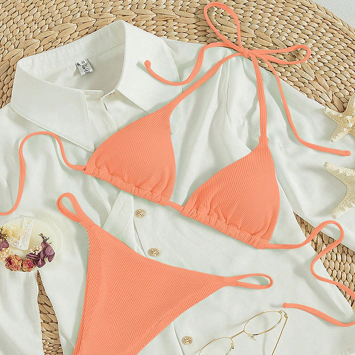 Optimalt strandmode: Justerbar ribbad triangelbikini. Bekväma badkläder för kvinnor.
