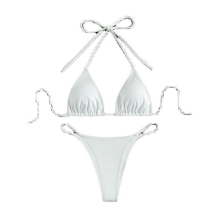 Damtriangelbikini med räfflad struktur. Bekväma, justerbara band för alla badaktiviteter.