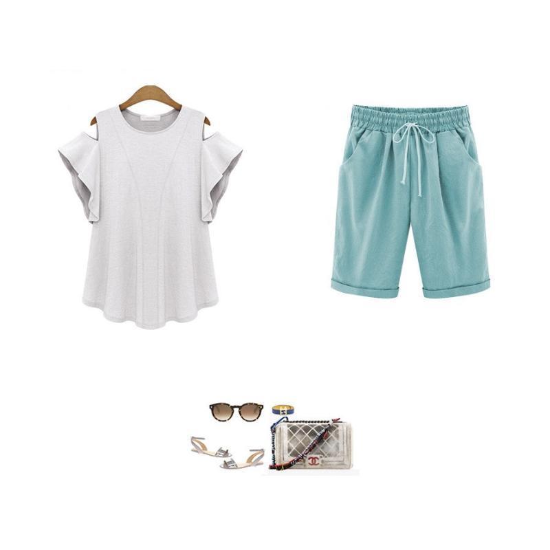 Dam som bär damshorts