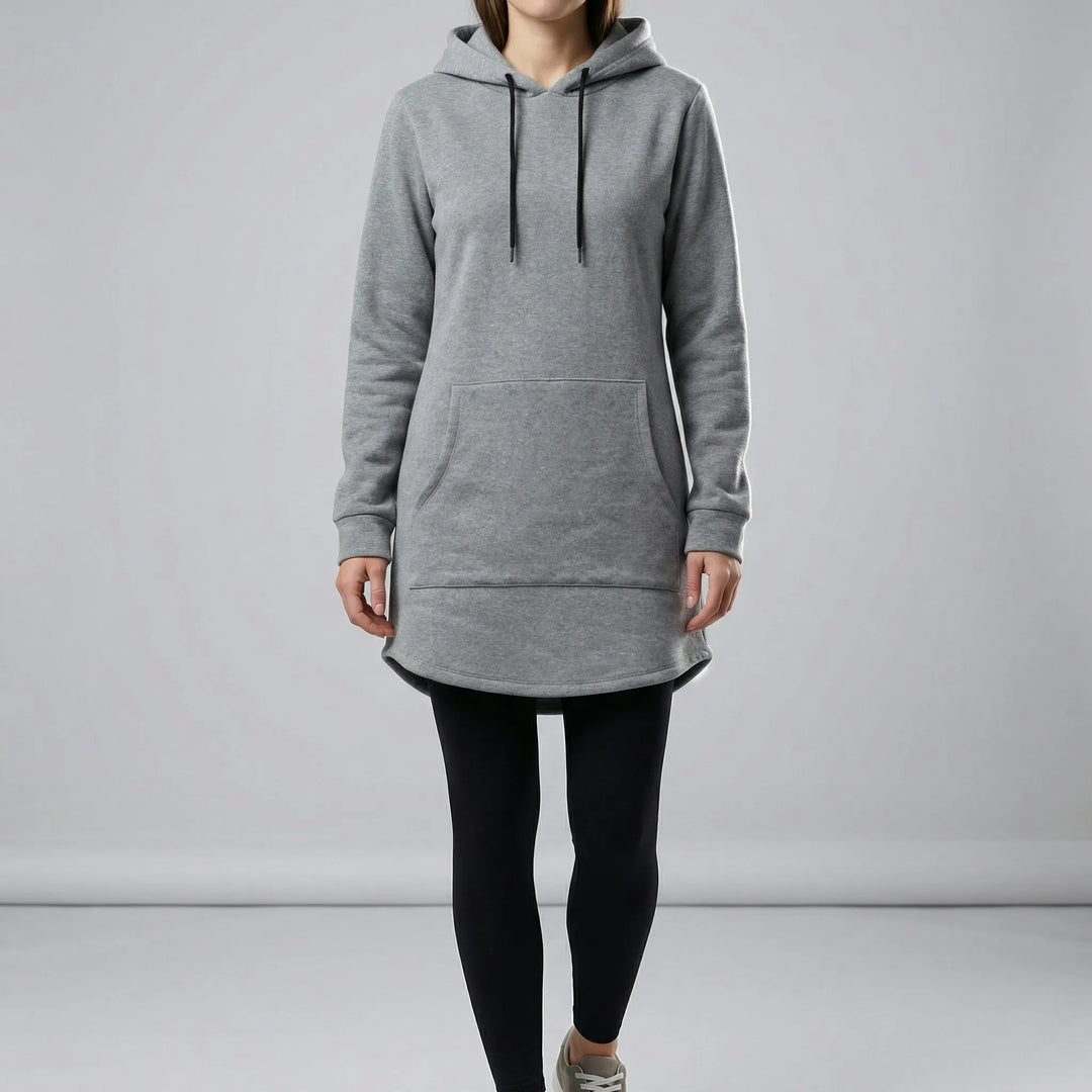Damklänning i hoodie-stil med praktisk känguruficka, perfekt som bekväm loungewear i plus size.