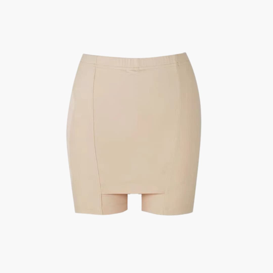 Mångsidiga kvinnors kjolshorts med smickrande bred midja och inbyggda shorts för en säker och bekväm passform.