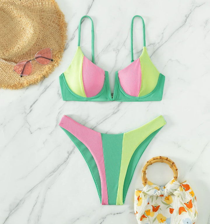 Stilren triangelbikini med färgblock för damer, optimalt strandmode och poolkläder med justerbara axelband.