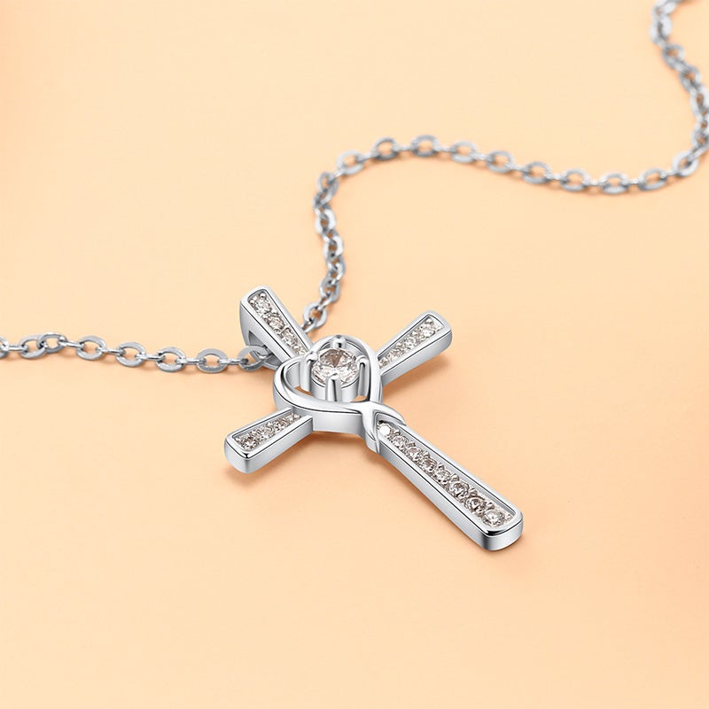 "Kvinnors hjärtkorshalsband i sterling silver med zirkonia, elegant design, smycke för stil och tro, 4,3x3 cm"