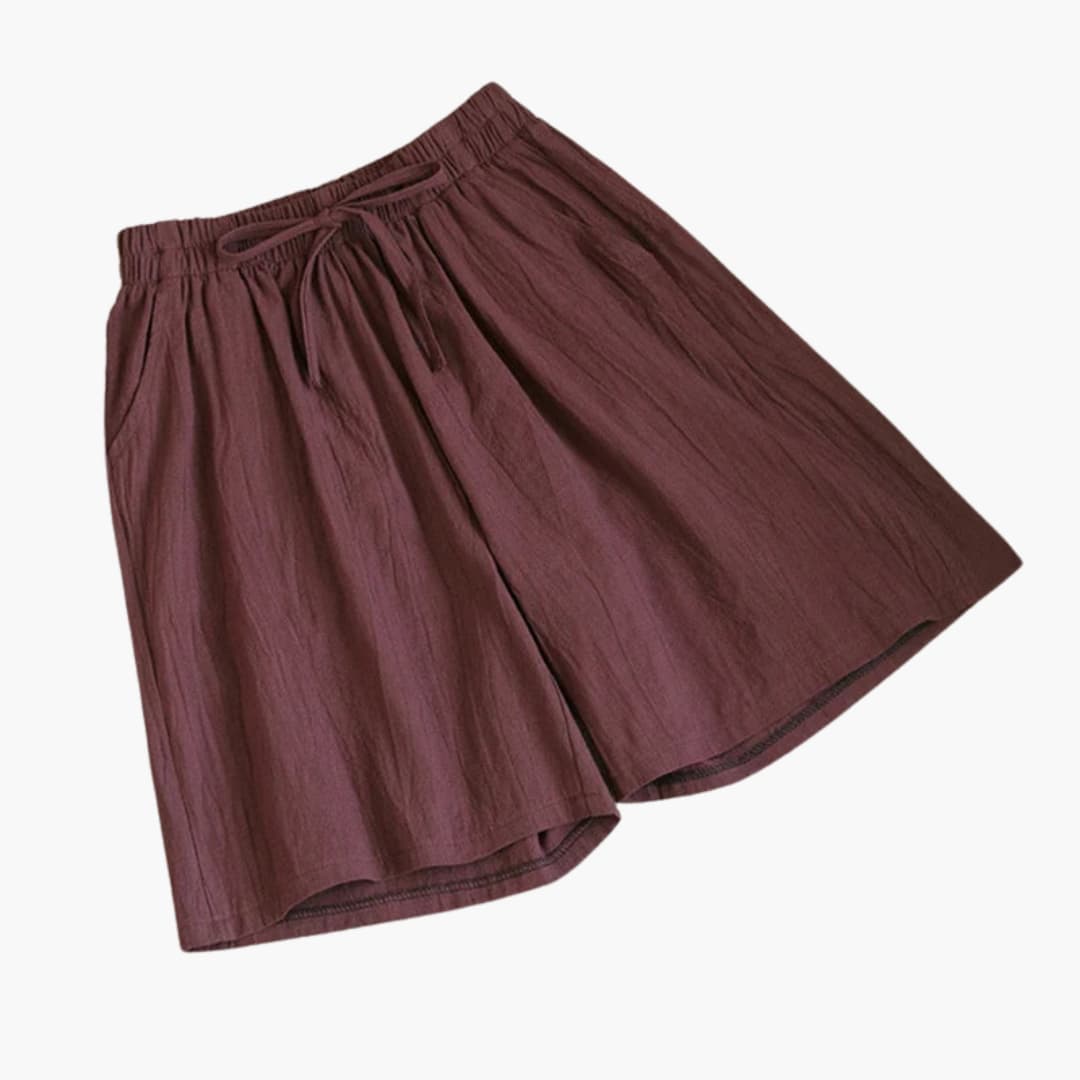 Mångsidiga knälånga damshorts med elastiskt midjeband. Perfekta som fritidsbyxor, sommarshorts & vardagsbyxor.