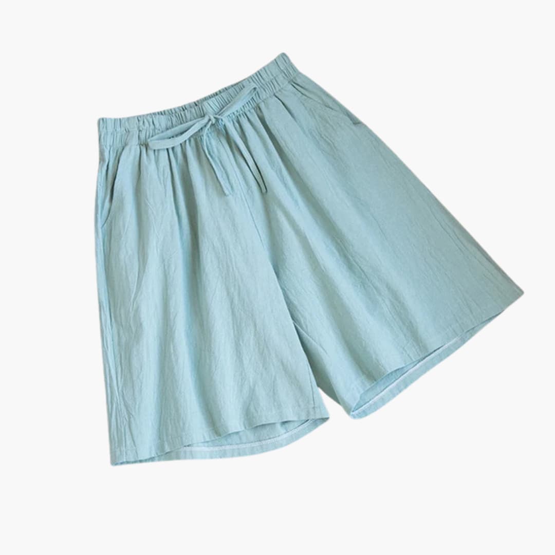 Enkla knälånga damshorts med elastiskt midjeband. Avslappnad passform för maximal komfort och fritid.