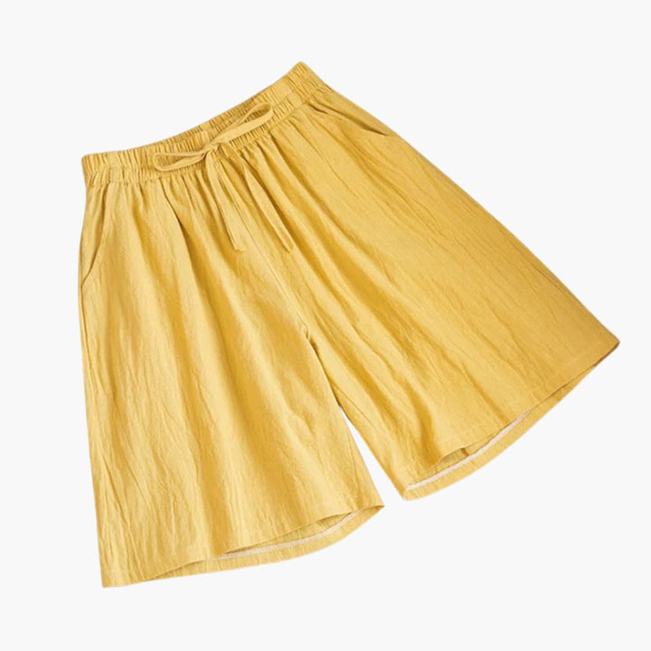 Trendiga knälånga kvinnors shorts med elastiskt midjeband. Stilrena för sommar, vardag & avslappnad mode.