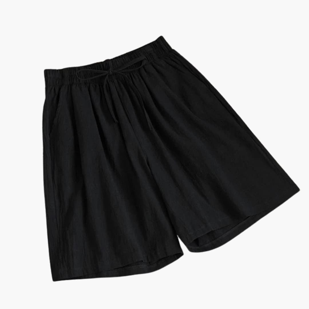 Främre vy av knälånga damshorts med elastiskt midjeband. Avslappnade & bekväma shorts för vardagsbruk.