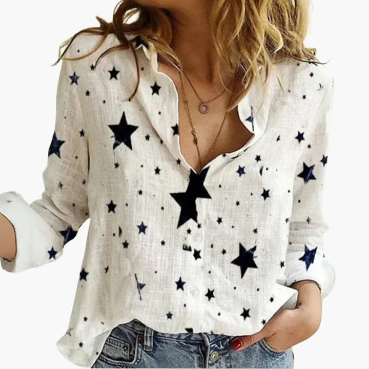 Elegant långärmad blus för kvinnor med tidlöst prickigt mönster. Stilren vardagsblus.
