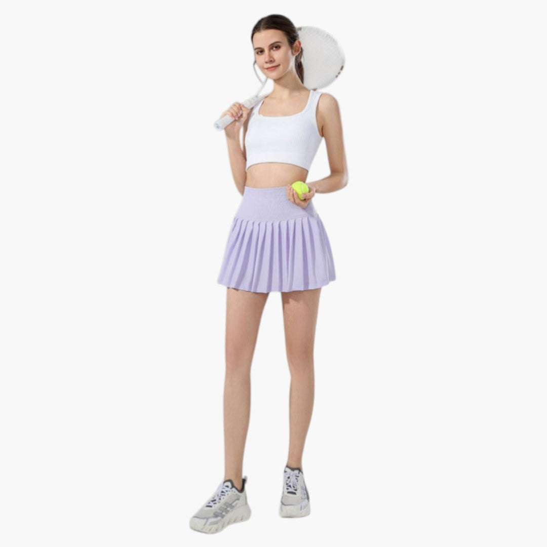 Stilsäkra mörkgröna damkjolshorts med dragsko. Kombinerar kjolens elegans med shortsens funktion.