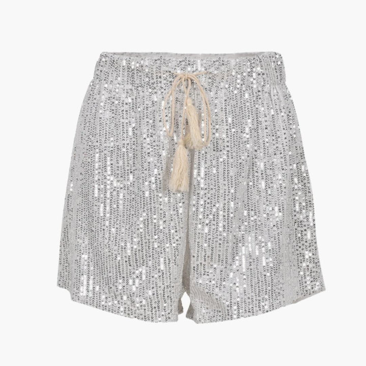 Kvinnors paljetshorts med hög midja i silver. Perfekta festshorts för en glittrig sommarstil.