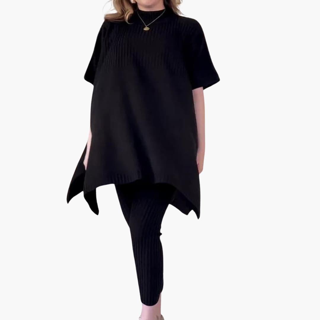 Oversize ribbstickad topp från ett kvinnors bekvämt tvådelat set, perfekt för loungewear och damkläder.