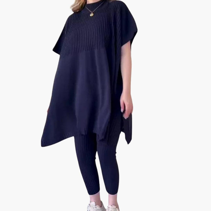 Närbild på det ribbstickade tyget i ett kvinnors tvådelat set, bekvämt för loungewear och damkläder.