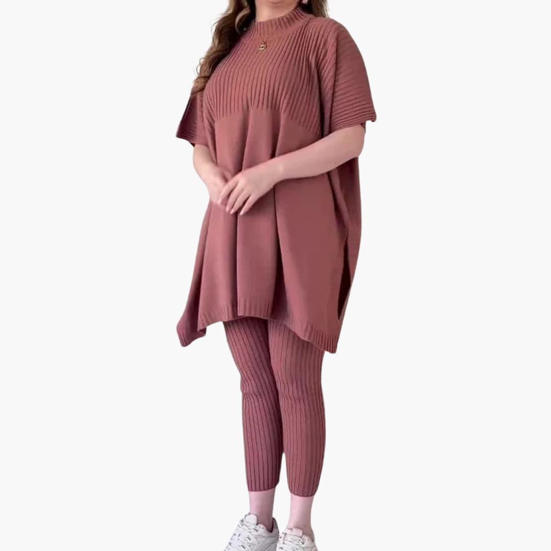 Mjukt och bekvämt ribbstickat tvådelat set för kvinnor, med avslappnad oversize topp och flexibla leggings.