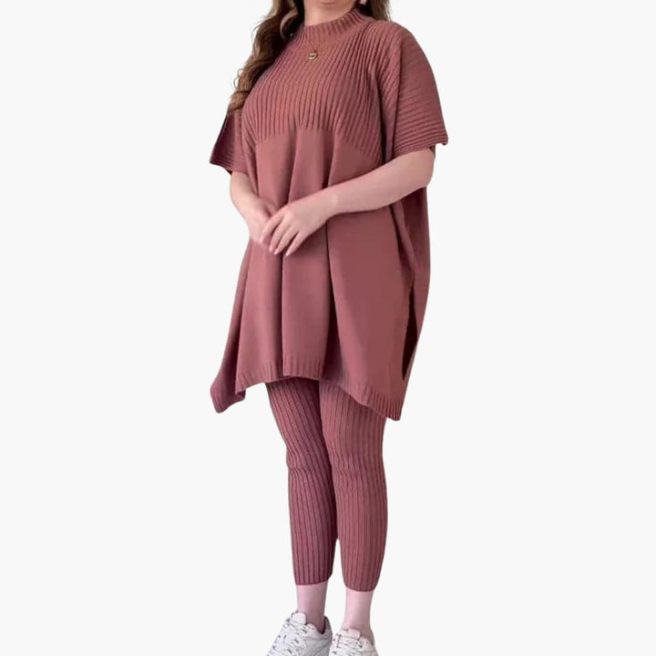 Mjukt och bekvämt ribbstickat tvådelat set för kvinnor, med avslappnad oversize topp och flexibla leggings.