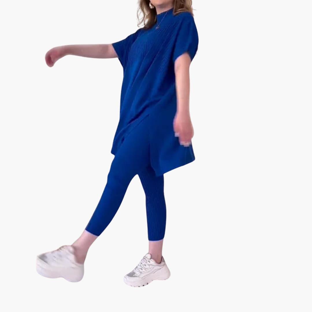 Stilrent kvinnors ribbstickat set med oversize topp och leggings; perfekt för både hemmamys och utomhusaktiviteter.