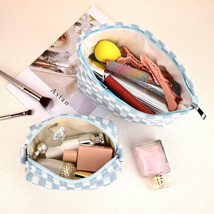 Kvinnors rutiga necessär set. Klassisk stil för smink och accessoarer på resan.