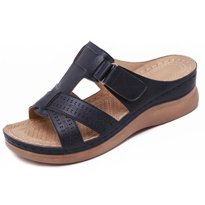 Stiliga sommarsandaler för kvinnor, slip-on modell med fotriktig design.