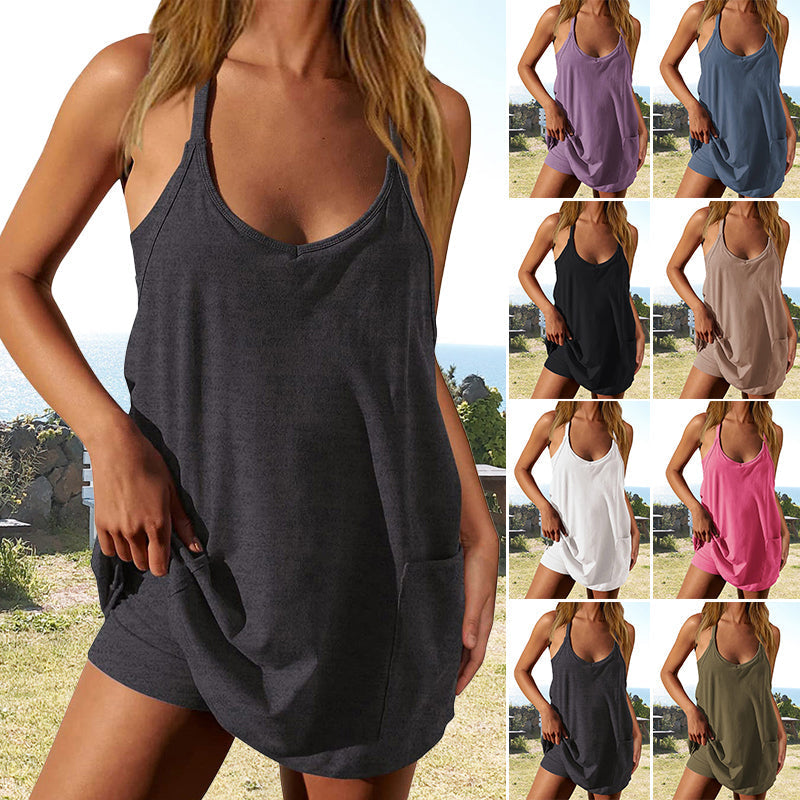 Kvinnors sommarjumpsuit i lätt tyg, camisole-topp och shorts, perfekt för varma dagar med stil och komfort.