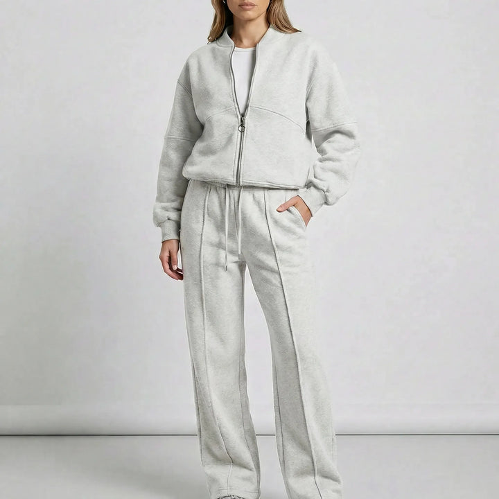 Matchande damset med överdel med dragkedja och byxor. Designat för komfort och en elegant stil.