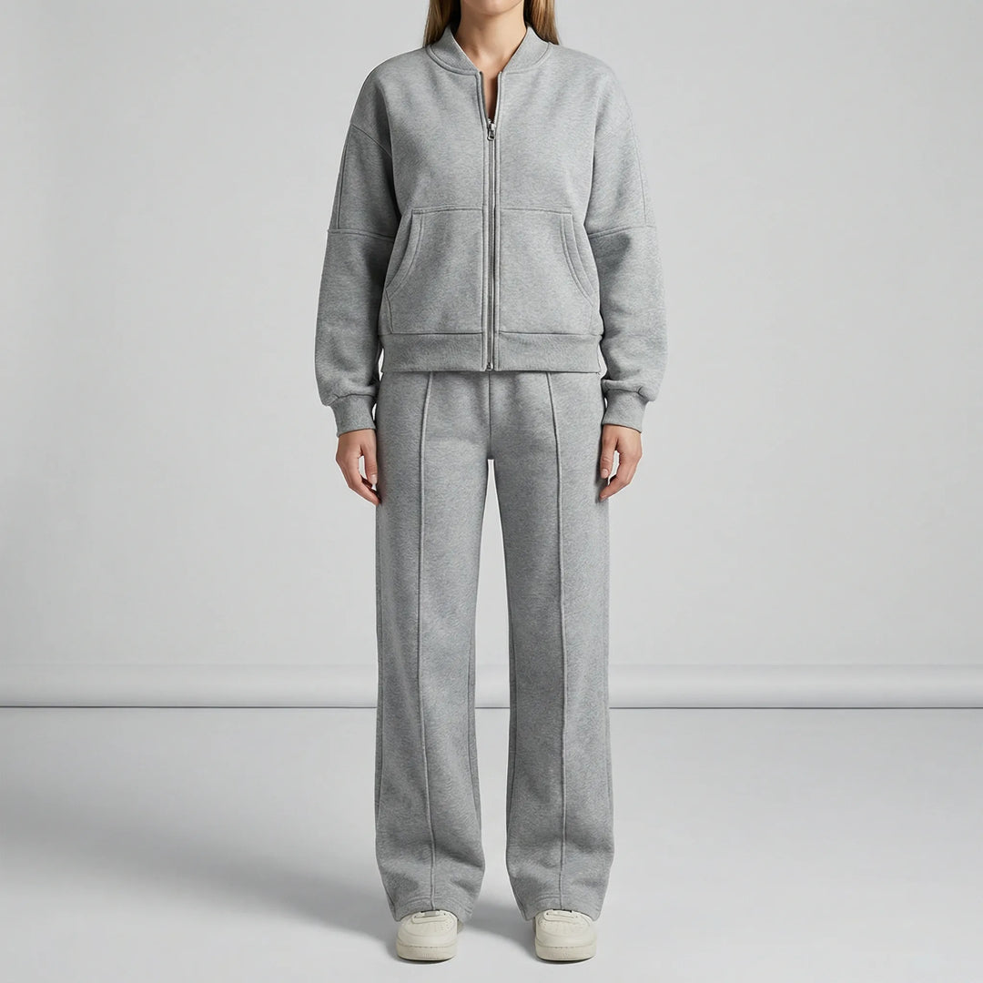 Bekvämt loungewear set för kvinnor med praktisk dragkedja, perfekt för avkoppling och hemmafix.
