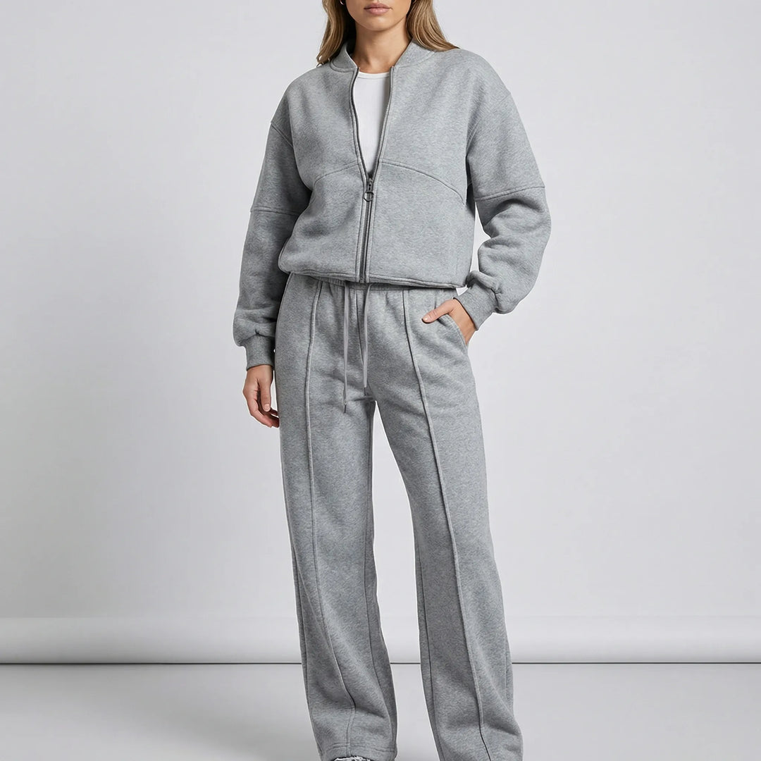 Komplett damoutfit: matchande set med överdel med dragkedja och bekväma byxor, perfekt för fritiden.