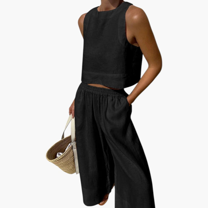 Elegant damset med ärmlös crop top och vida byxor, komplett med elastisk midja för komfort.