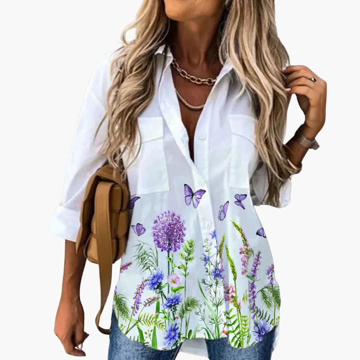 Elegant damblus med blommönster för vår/sommar. Bekväm, avslappnad & lös passform. Perfekt vardagstopp.