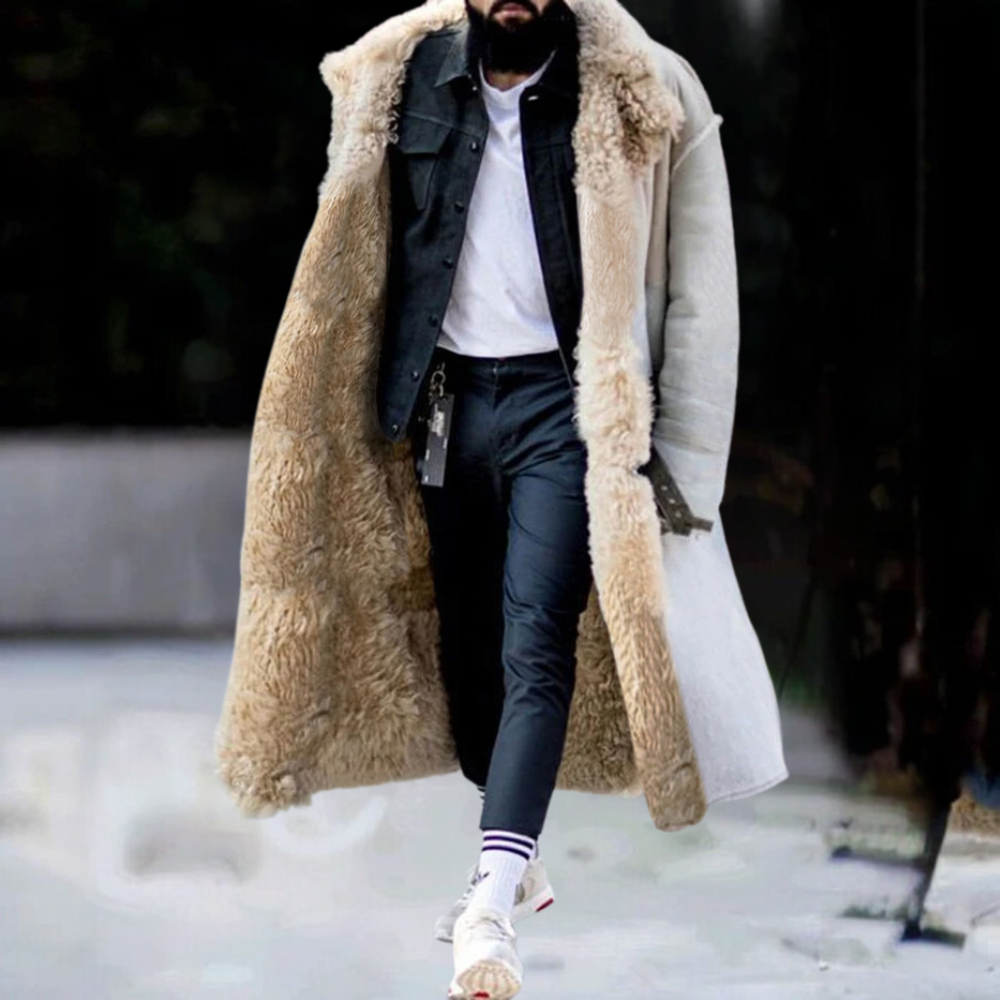 Bekväm och varm lång herr shearling vinterjacka. Idealiskt mode-ytterplagg för kyliga dagar.
