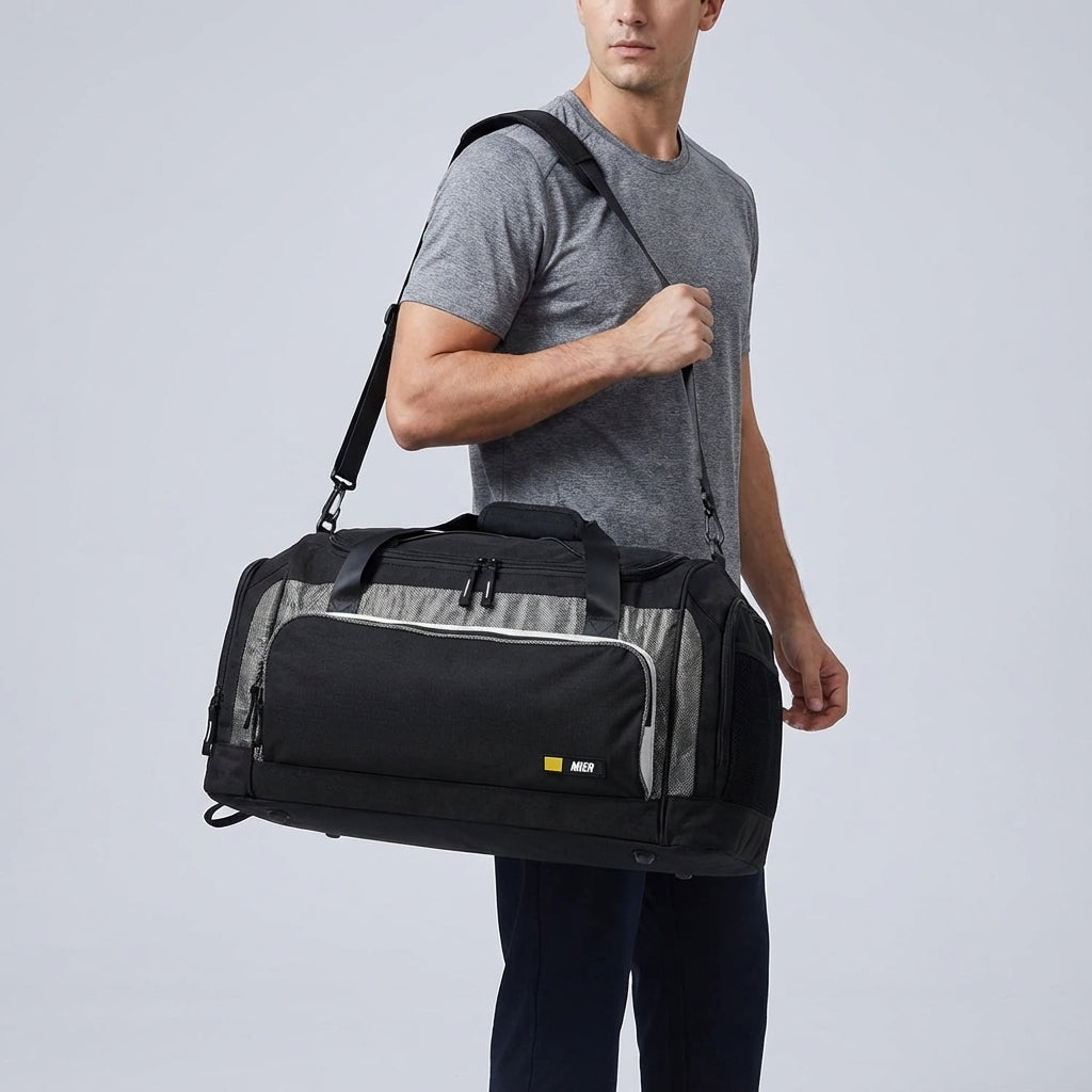 Bekväm 60L sportväska med justerbar axelrem och skofack. Perfekt för gym, sport och kortare resor. Lättviktig design.