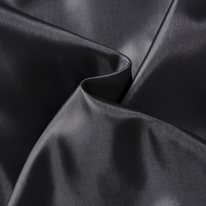 Mångsidig ytterväst i lättviktsdesign. Idealisk för höstmode och vårmode. Modern & bekväm.