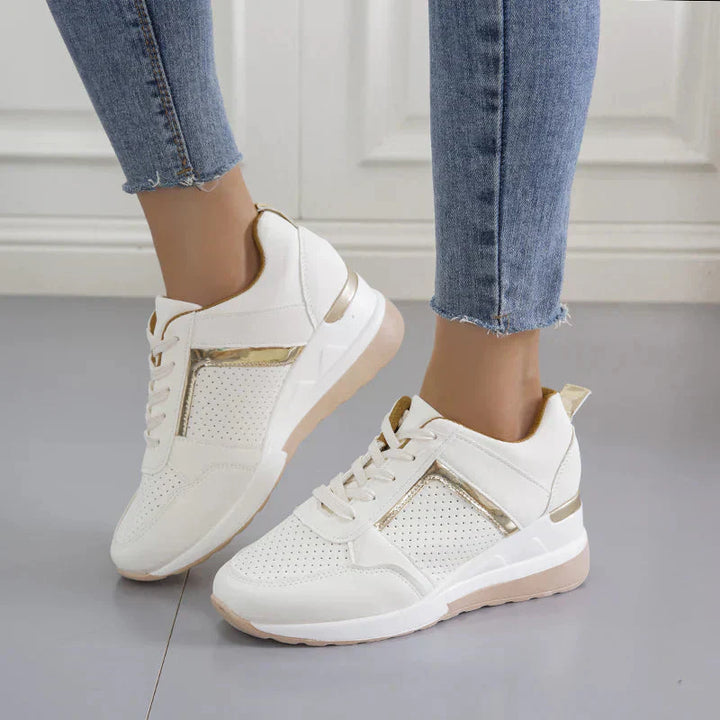 Lättvikts damsneakers för optimal komfort, moderna chunky design.