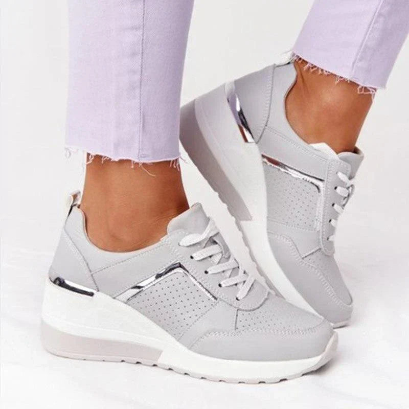 Mångsidiga airsneakers för dam, bekväma för både sport, fritid och vardag.