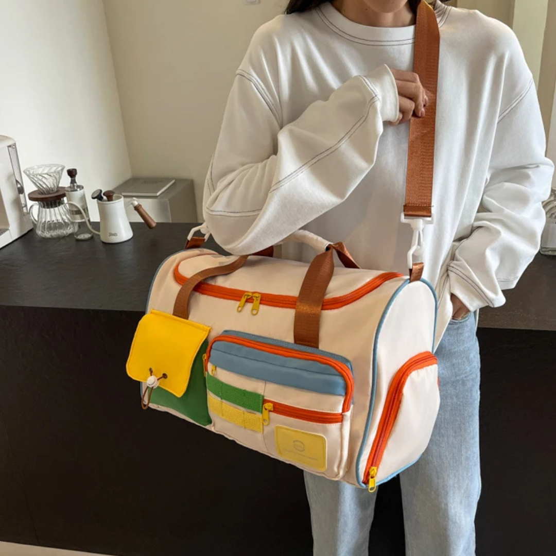 Lättvikts unisex duffelväska med färgblock, perfekt för sport och resor med praktisk design.
