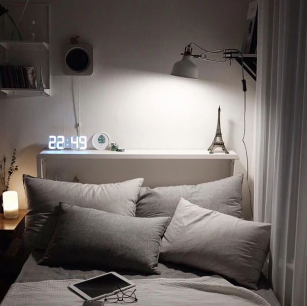 Smart 3D digitalklocka med modern LED-display för snygg hemdekoration