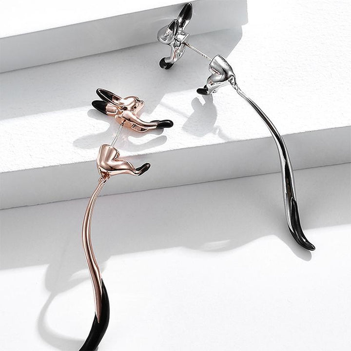 "Långa eleganta rävörhängen för kvinnor i roseguld, guld och silver. Smycke med unik design, symboliserar intelligens."