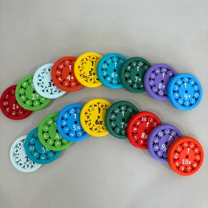 "Lärorik fidget-spinnare med färgglada detaljer för matematikträning, perfekt för barn och vuxna i interaktivt lärande."