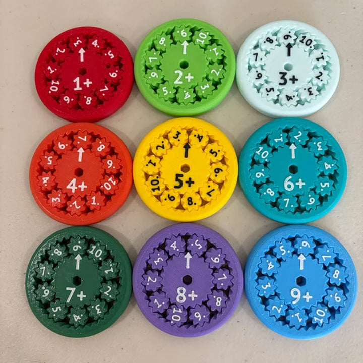 "Lärorik fidget-spinnare med färgglada detaljer för matematikträning, perfekt för barn och vuxna i interaktivt lärande."