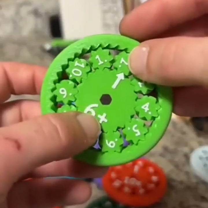 "Lärorik fidget-spinnare med färgglada detaljer för matematikträning, perfekt för barn och vuxna i interaktivt lärande."
