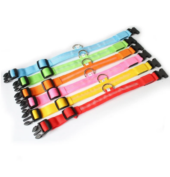 Lysande LED-halsband för hundar. Ger maximal synlighet och säkerhet på promenaden i mörker.