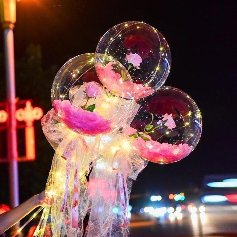 "LED-ljusballongbukett med färgglada rosor, konstgjorda blommor och glödande LED-ljus, visuell festdekoration för romantiska 