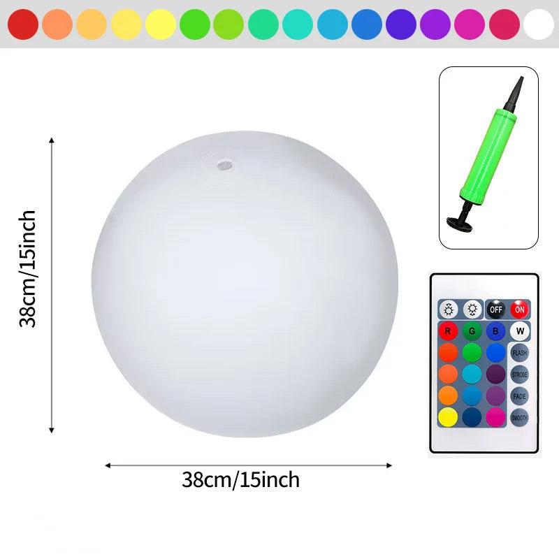 "LED-strandboll med mångfärgade lysdioder, perfekt för utomhusbruk. Vattentät och hållbar för lek i alla väder."