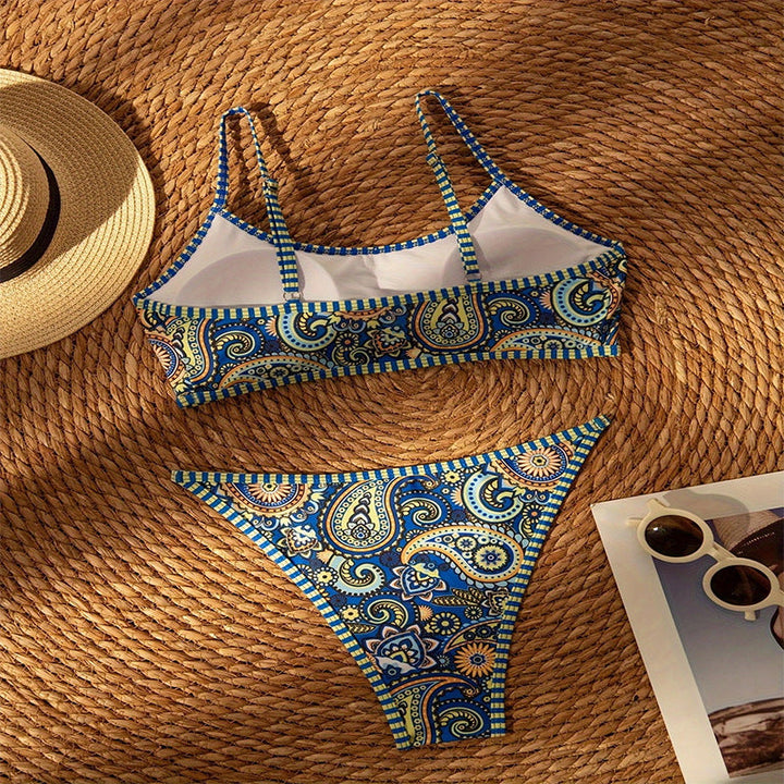 Färgstarkt damtriangelbikiniset, idealiskt för soliga dagar. Bekväma badkläder i modern sommarstil.