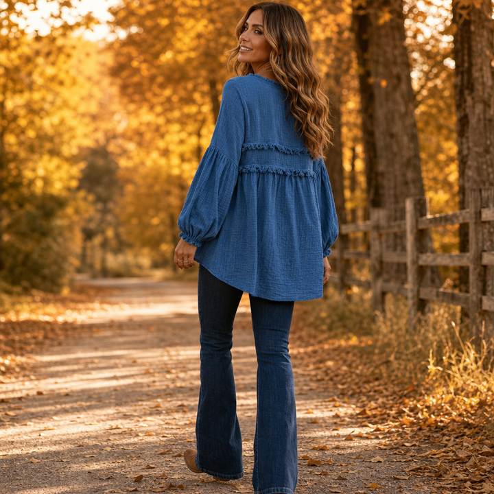 Boho damblus med volang och långa plisserade ärmar i elegant design