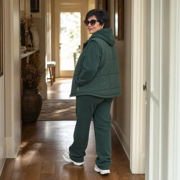 Bekvämt loungewear set för dam med quiltad väst och huva