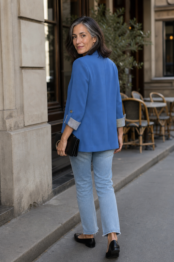 Elegant blazer för dam med uppvikta ärmar, sidovy