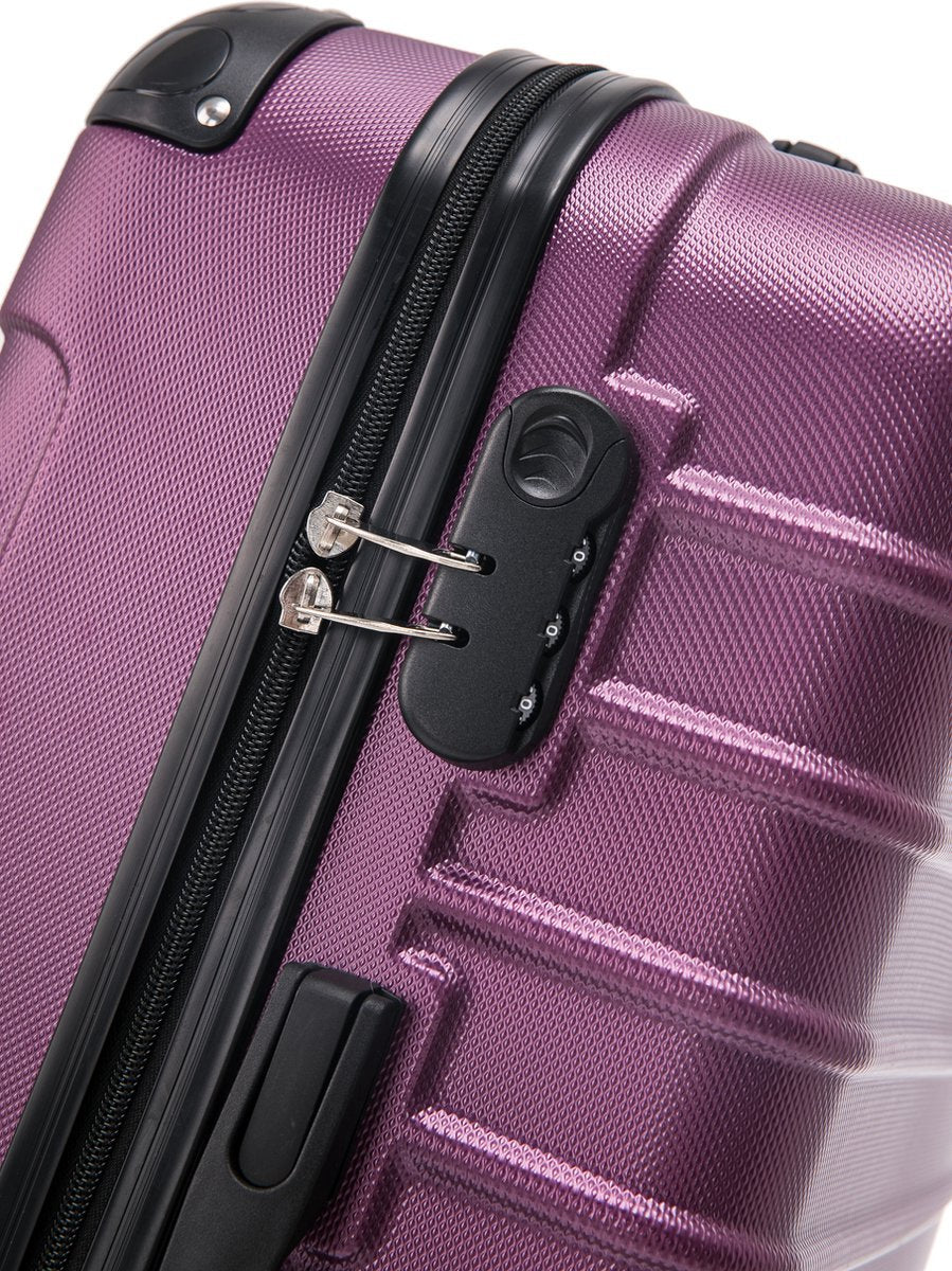Flexibelt lila resväskeset för familjeresor, weekendresa eller affärsresor. Inkluderar stor & kabinresväska.