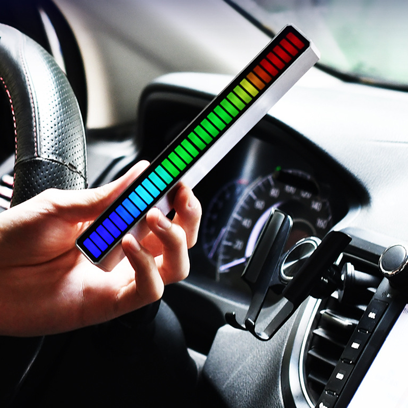 "Ljudkontrollerat RGB LED-ljus, elegant design, 32 färger, musiksynkronisering, för skrivbord eller sängbord."