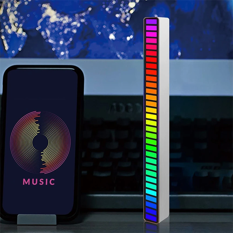 "Ljudkontrollerat RGB LED-ljus, elegant design, 32 färger, musiksynkronisering, för skrivbord eller sängbord."